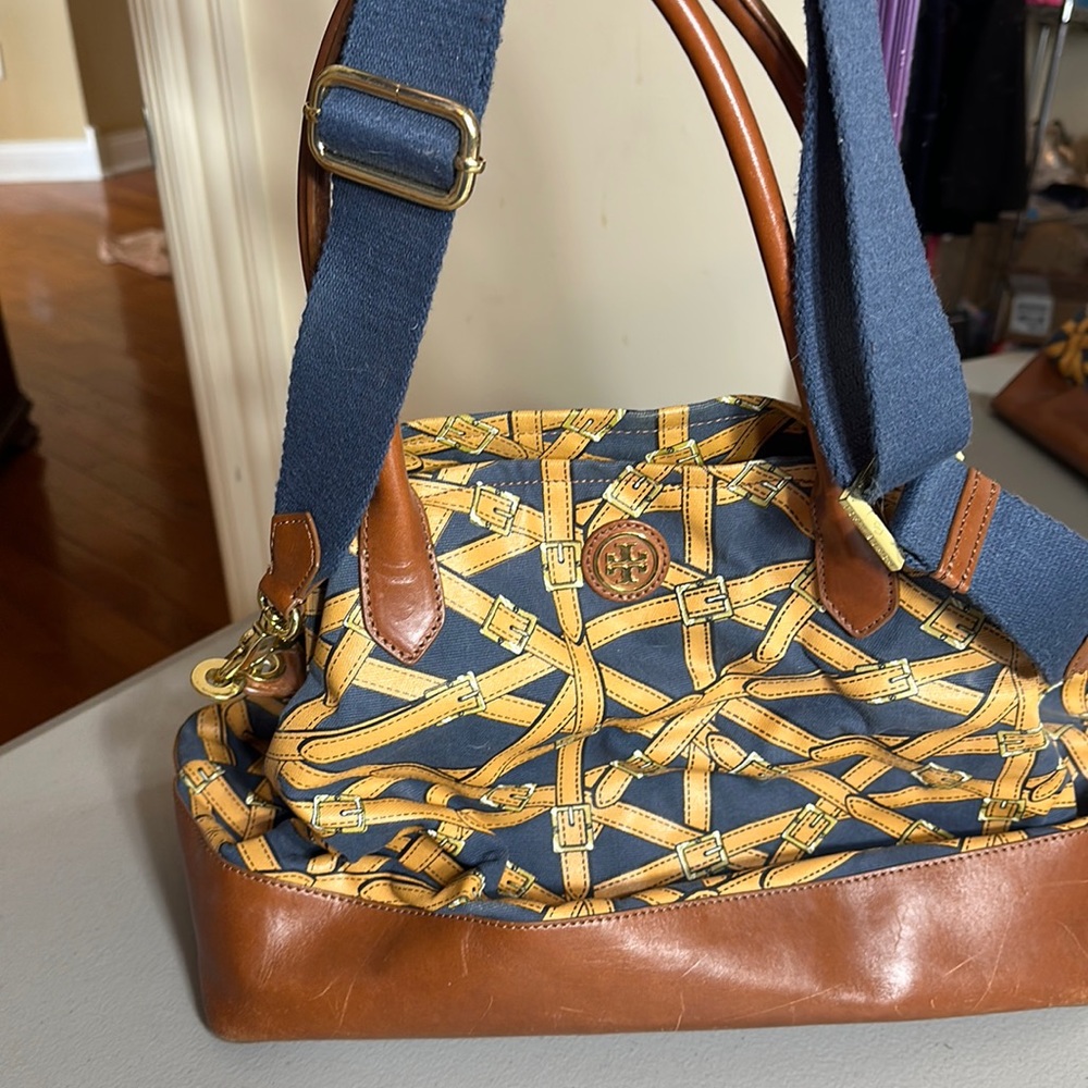 Used with slight scratches on the leather, 18’’ x 8’’ x 13’’